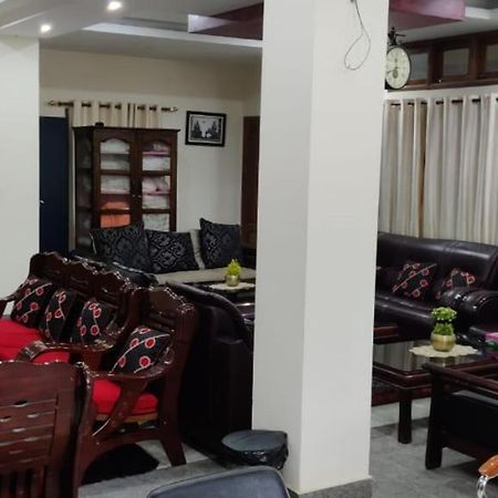 Iranyai Homestay Имфал Екстериор снимка