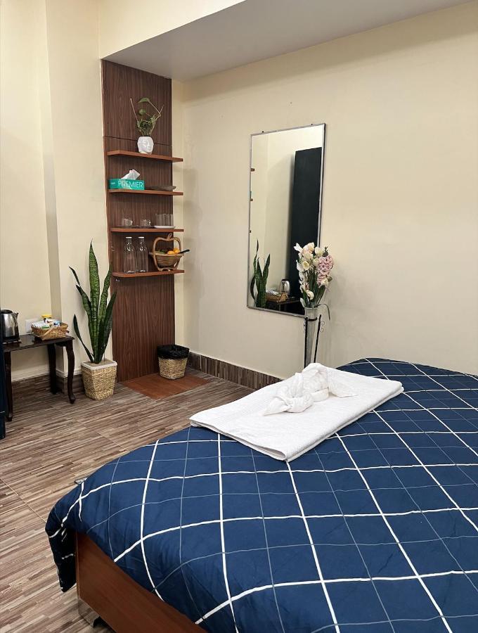 Iranyai Homestay Имфал Екстериор снимка