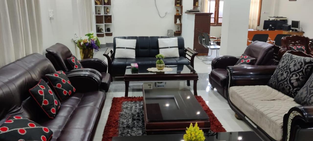 Iranyai Homestay Имфал Екстериор снимка